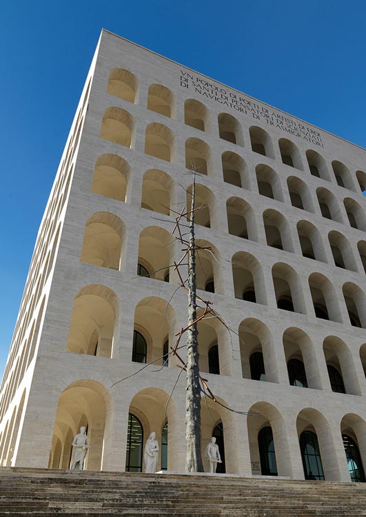 Il palazzo sede della mostra: Palazzo della Civiltà a Roma.