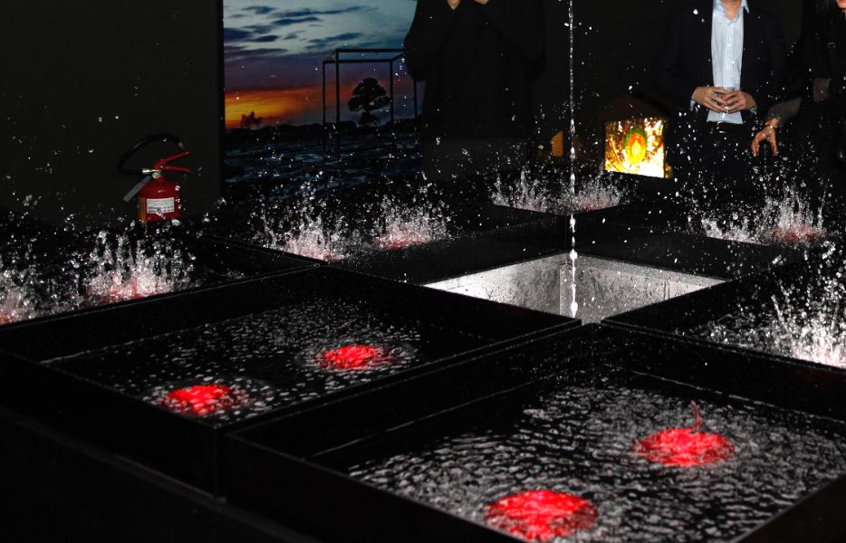 L'installazione artistica di Alex Braga
