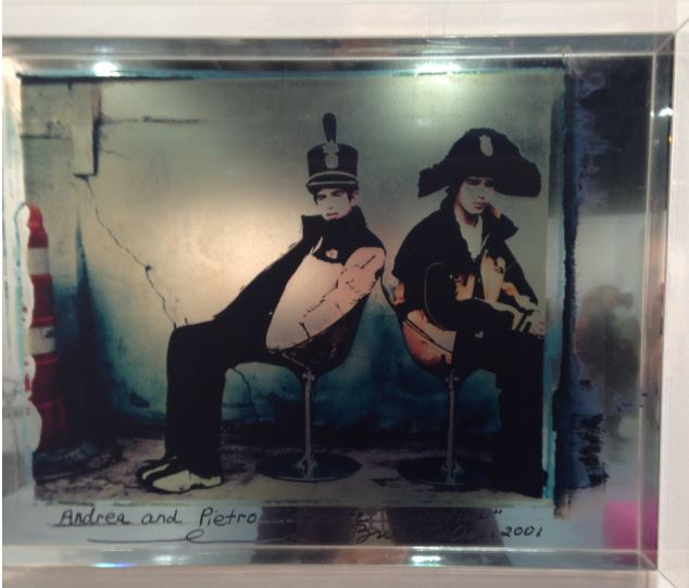 Bruce Weber ha fotografato i figli di Francesco Clemente. La foto è esposta nel booth di Kartell a MIA Photo Fair.