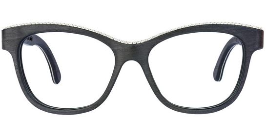 Guardateli bene: gli occhiali in legno WoodOne hanno dettagli in Swarovski.