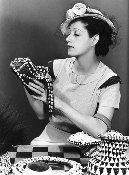 Man Ray, La mode au Congo,  1934, fotografia in bianco e nero, modern print 1980 dal negativo originale