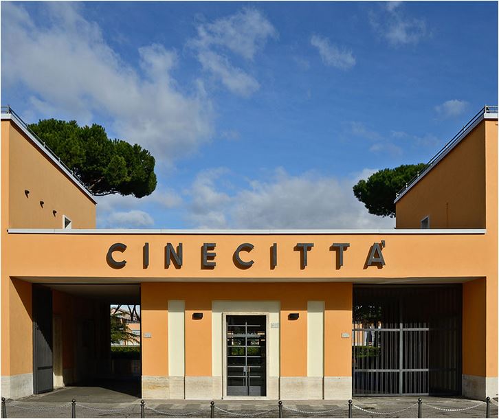 L'ingresso di Cinecittà a Roma.
