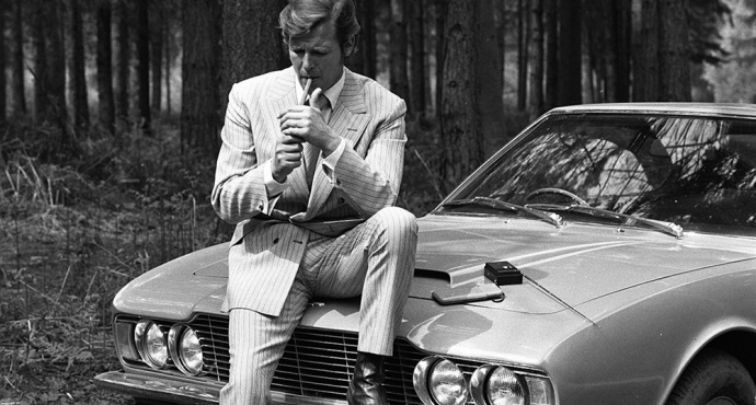 Lord Sinclair con Aston Martin.