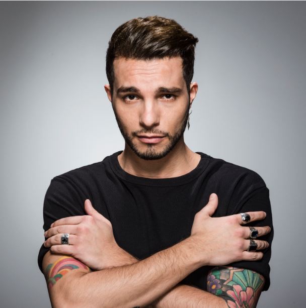 Marco Carta dice: "Me lo ripeto sempre, Marco, tieniti forte. Hai imparato come si fa".