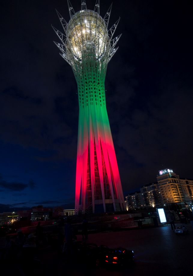 Astana by Night (foto: Gianni Foraboschi The Way Magazine)
