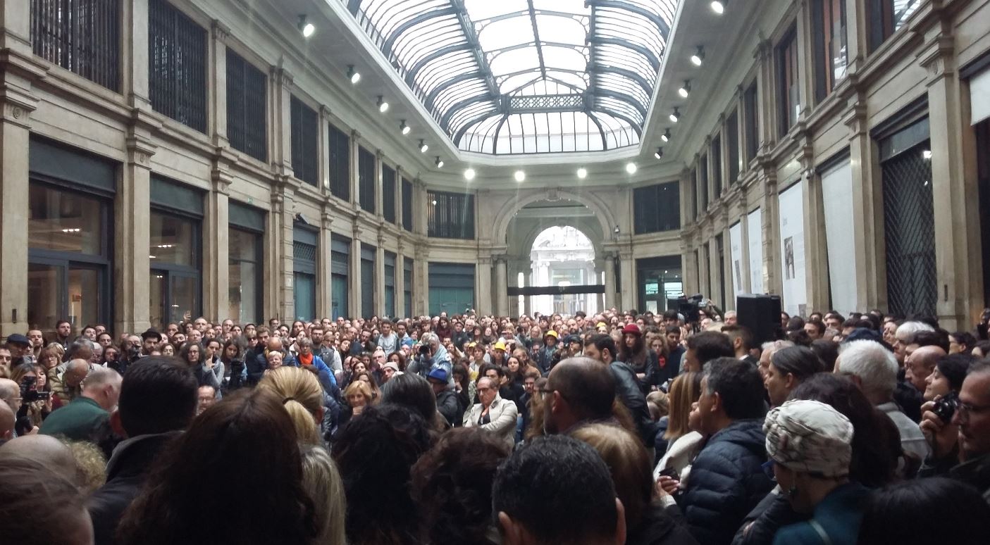 Folla oggi a Milano per l'incontro con Sebastião Salgado.