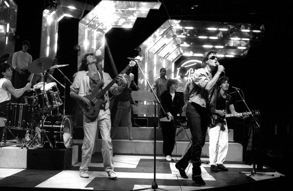 I Duran Duran fotografati da Justin Thomas sul set del programma tv Top Of the Pops. 