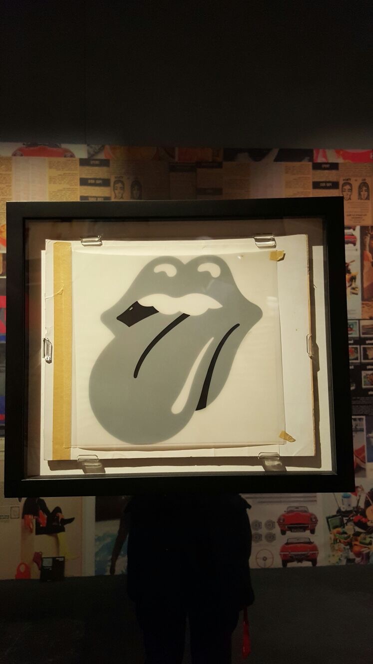 La "linguaccia" dei Rolling Stones, da protesta a oggetto da museo.