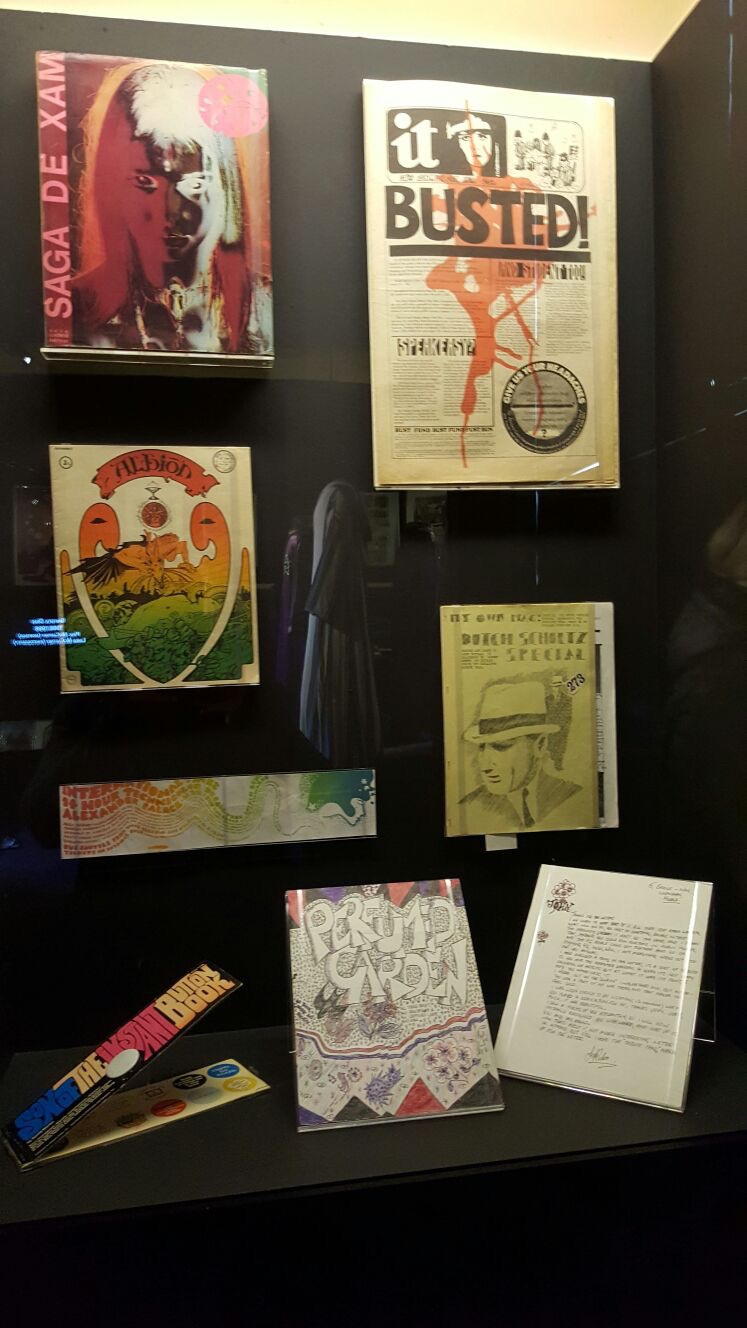 I cimeli della controcultura esposti alla Fabbrica del Vapore di Milano.