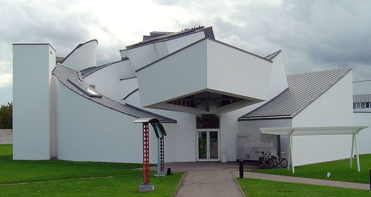 L'esterno del museo Vitra in Germania.