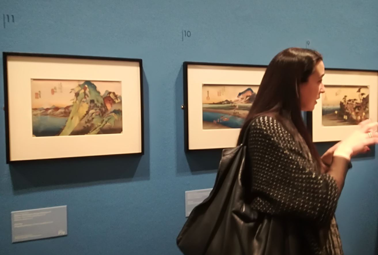 Rossella Menegazzo spiega la mostra Hiroshige a Roma (foto: Camilla Di Biagio The Way Magazine).