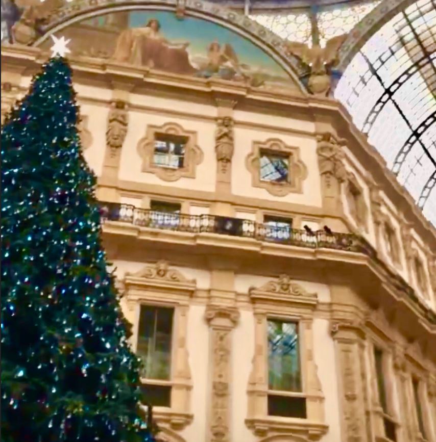 Albero Di Natale Wikipedia.A Galleria Di Milano Tra I Monumenti Piu Belli Al Mondo Per Wiki