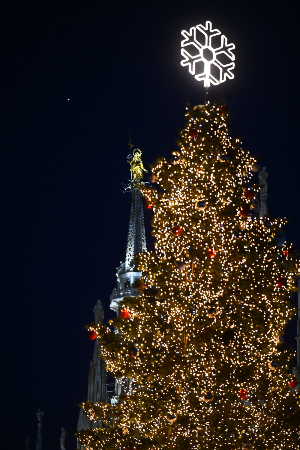 accensione albero natale milano 
