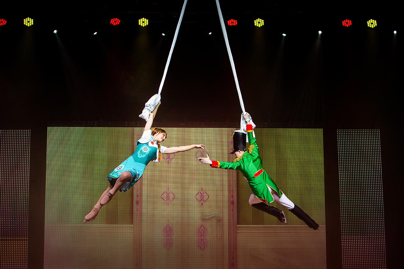 Music Circus Show Ice